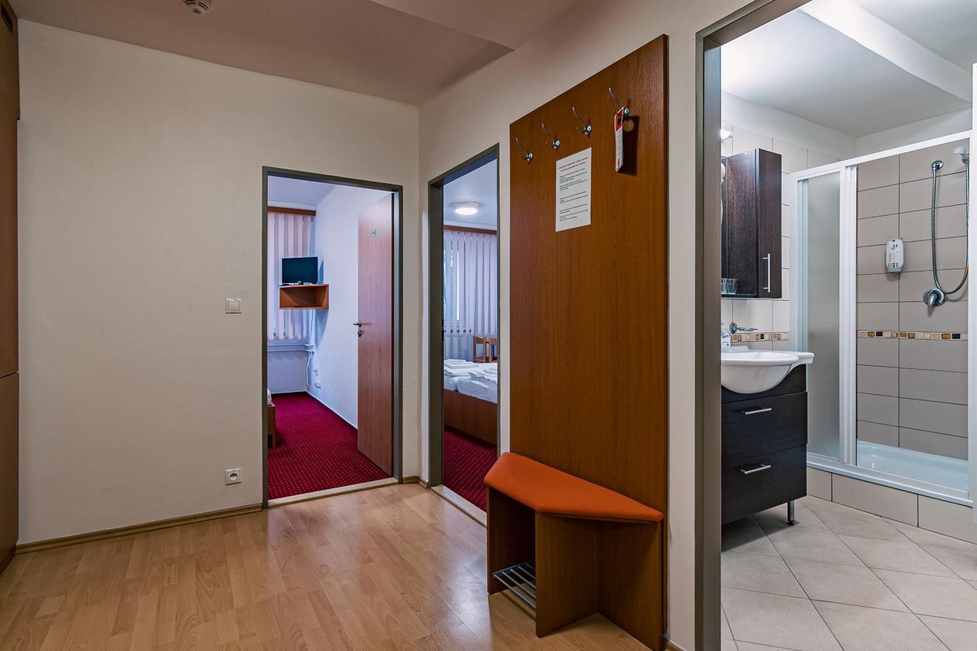 Hotel Garni Vsb ออสตราวา ภายนอก รูปภาพ